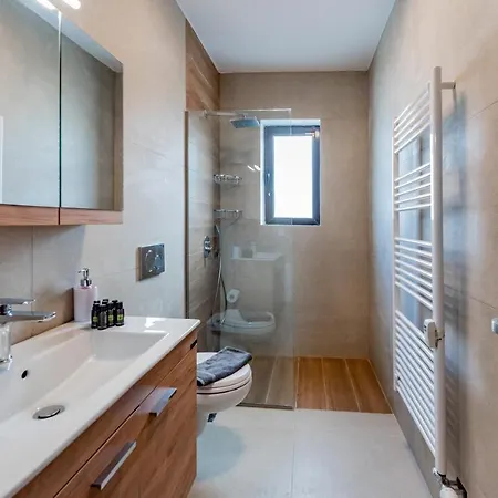 Flower Veranda 1st Floor App דירה *